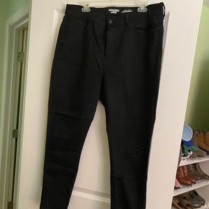 Levi’s Denizen skinny jeans